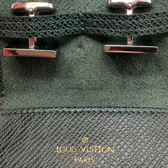 Louis Vuitton airplane cufflinks with a leather case and gift box - Picture 1 of 6
